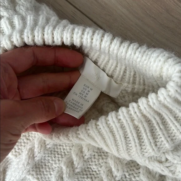 H&M White Cable Knit Crew Neck Sweater - Picture 2 of 8